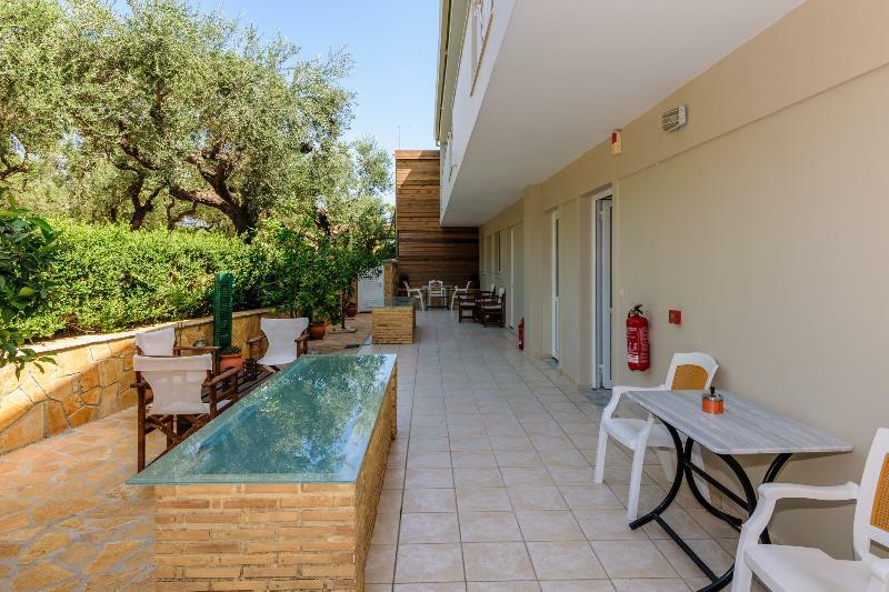 אמודי Remezzo Studios & Apartments מראה חיצוני תמונה