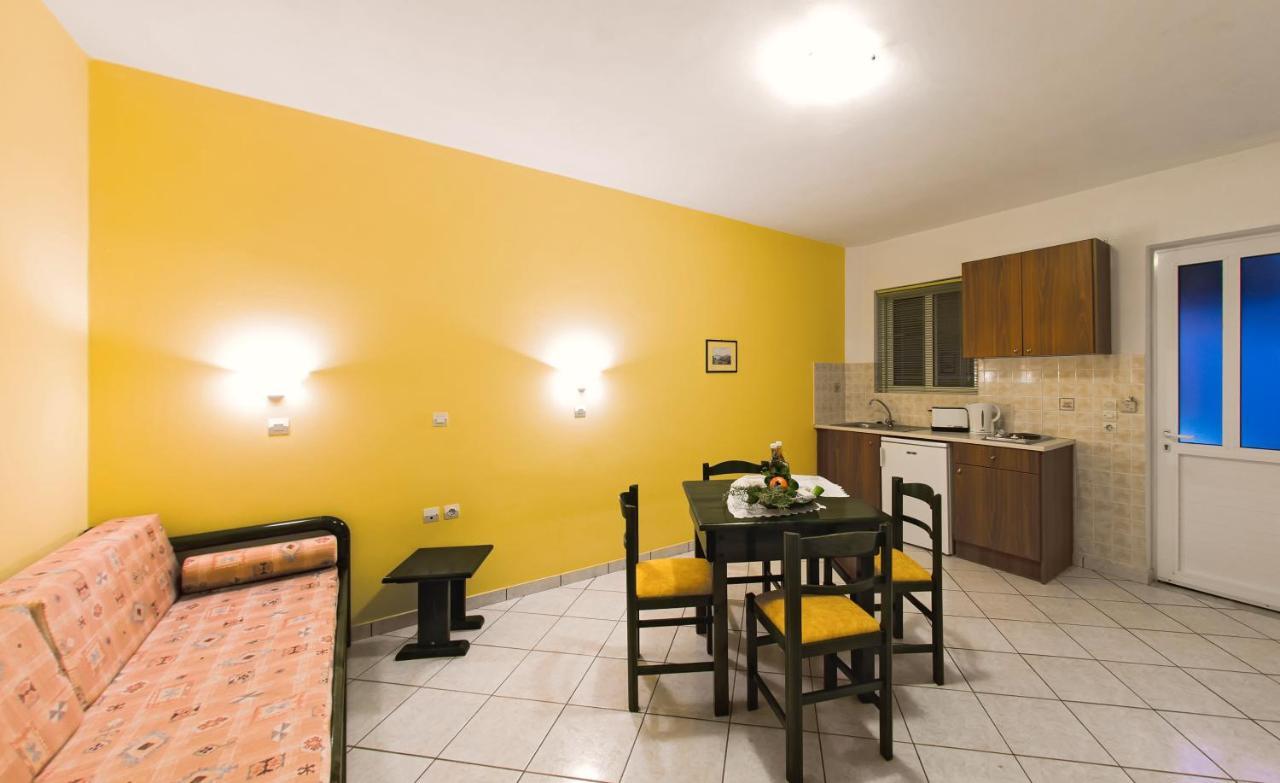 אמודי Remezzo Studios & Apartments מראה חיצוני תמונה