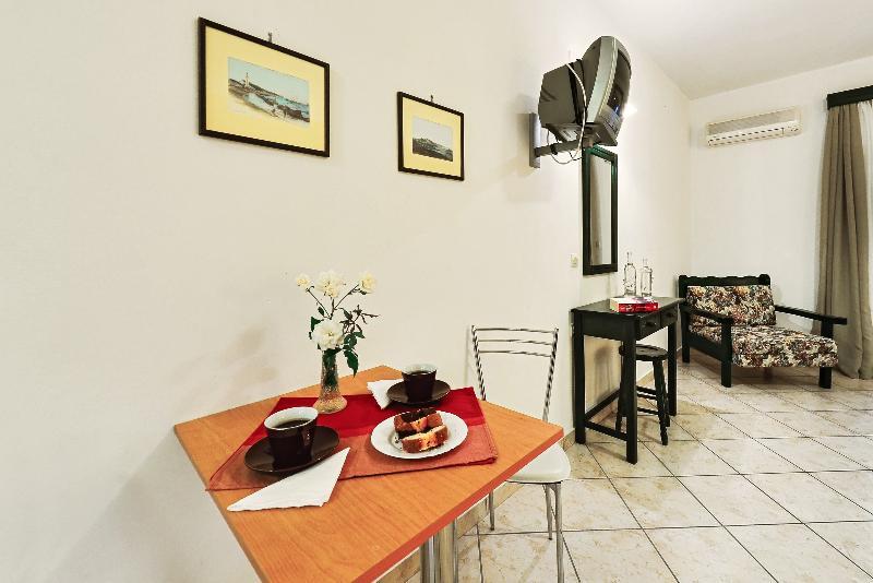 אמודי Remezzo Studios & Apartments מראה חיצוני תמונה